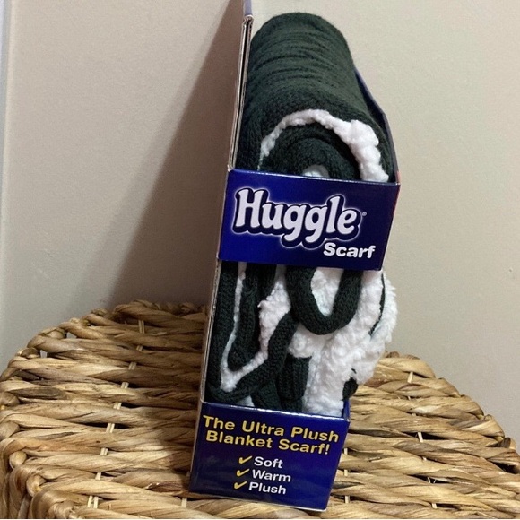 🔴 Huggle Gray Sherpa-Lined Scarf with Pockets! 🔥 - Picture 7 of 9